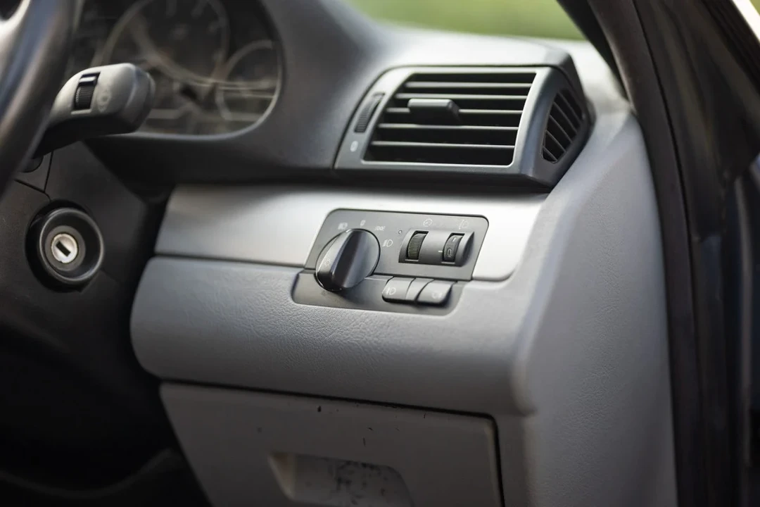 2003 BMW E46 330i & 330Ci - Image 27 of 30