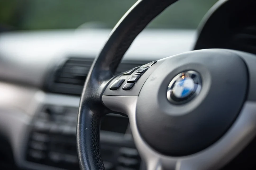 2003 BMW E46 330i & 330Ci - Image 28 of 30