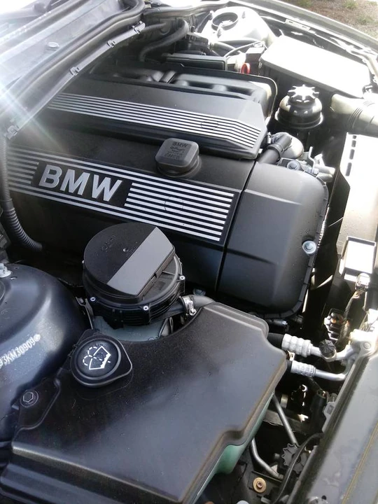 2003 BMW E46 330i & 330Ci - Image 8 of 9
