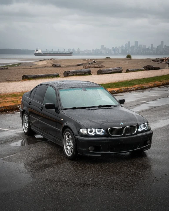 2003 BMW E46 330i & 330Ci - Image 3 of 10