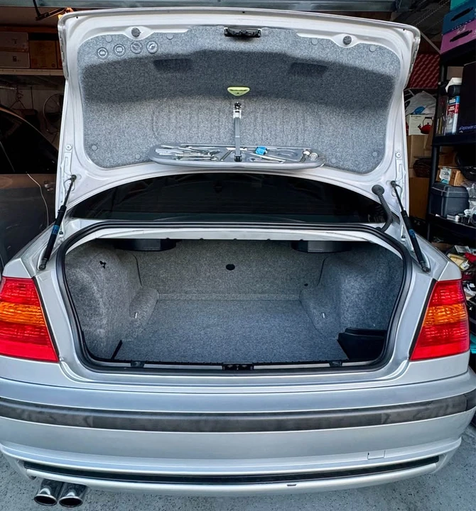 2003 BMW E46 330i & 330Ci - Image 7 of 10