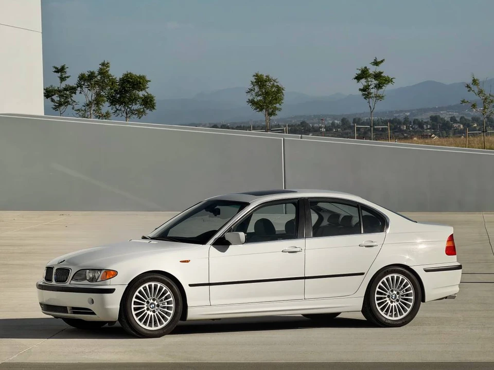 2003 BMW E46 330i & 330Ci - Image 7 of 20