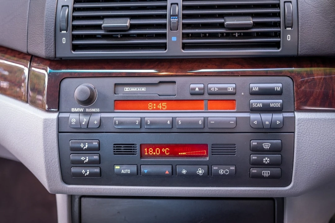 2003 BMW E46 330i & 330Ci - Image 14 of 30