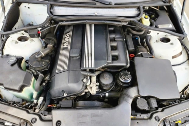 2003 BMW E46 330i & 330Ci - Image 6 of 7