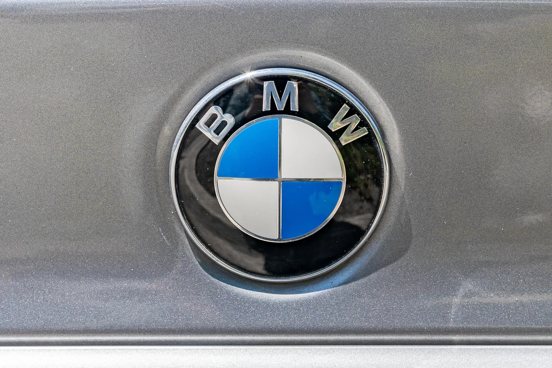 2003 BMW E46 330i & 330Ci - Image 30 of 31