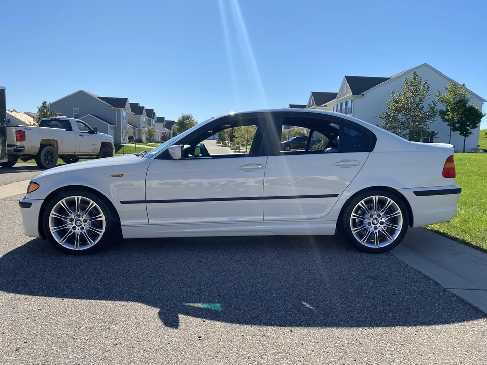 2003 BMW E46 330i & 330Ci - Image 11 of 31