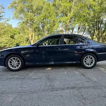 2003 BMW 525i