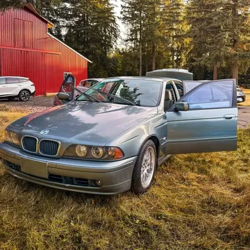 2003 BMW 530i