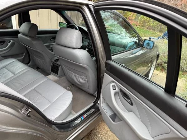 2003 BMW E39 540i - Image 10 of 11