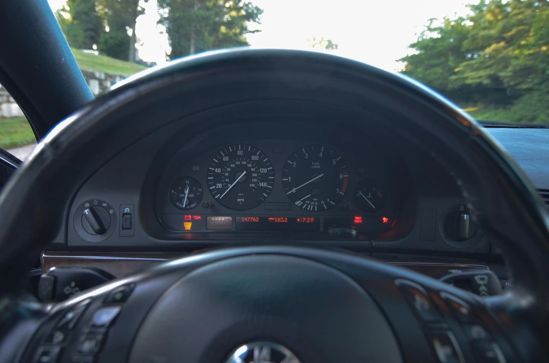 2003 BMW E39 540i - Image 28 of 31