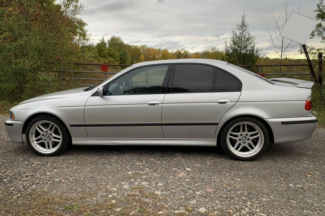 2003 BMW E39 540i - Image 2 of 2