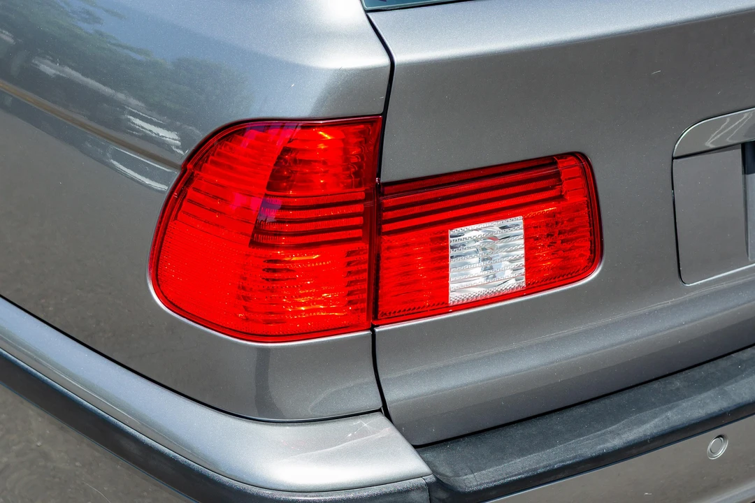 2003 BMW E39 540i - Image 16 of 31