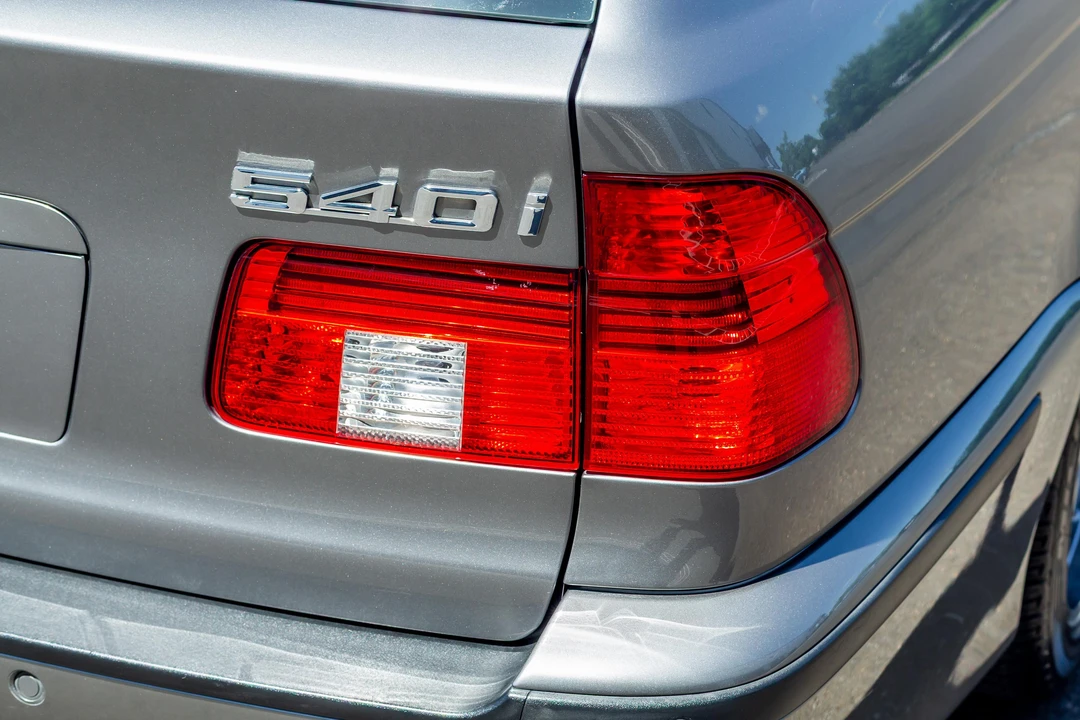 2003 BMW E39 540i - Image 17 of 31