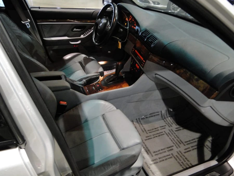 2003 BMW E39 540i - Image 4 of 5