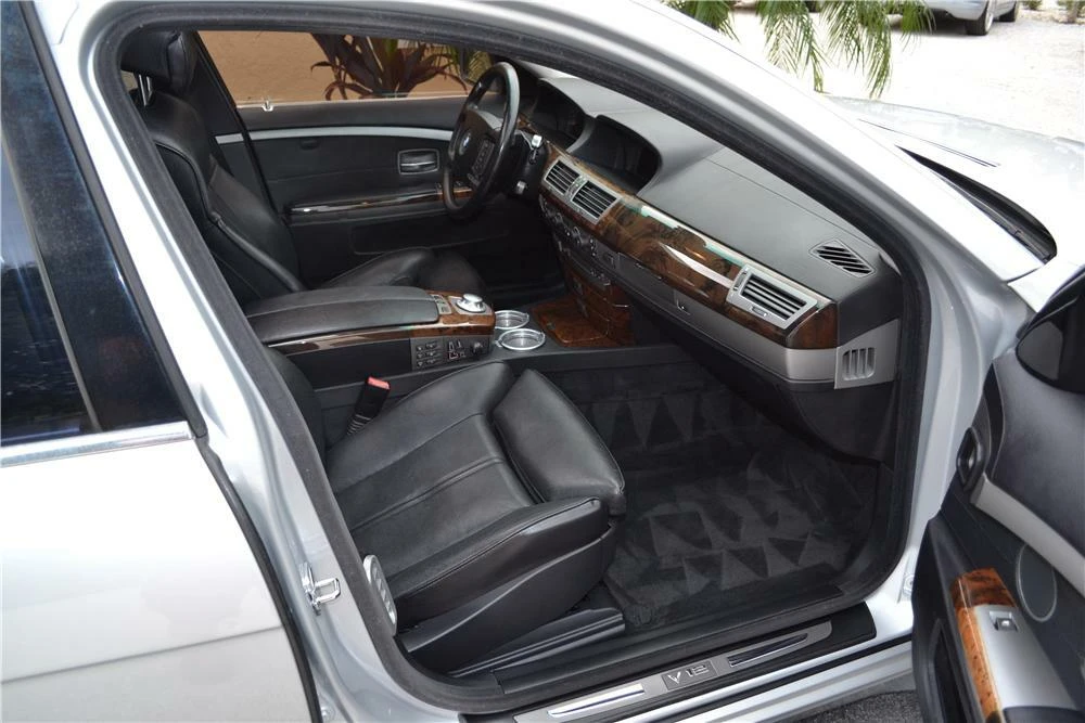 2003 BMW E65/E66 750i & 760i Sedan - Image 4 of 5
