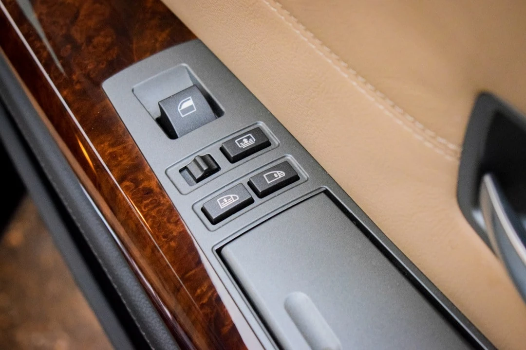 2003 BMW E65/E66 750i & 760i Sedan - Image 24 of 30