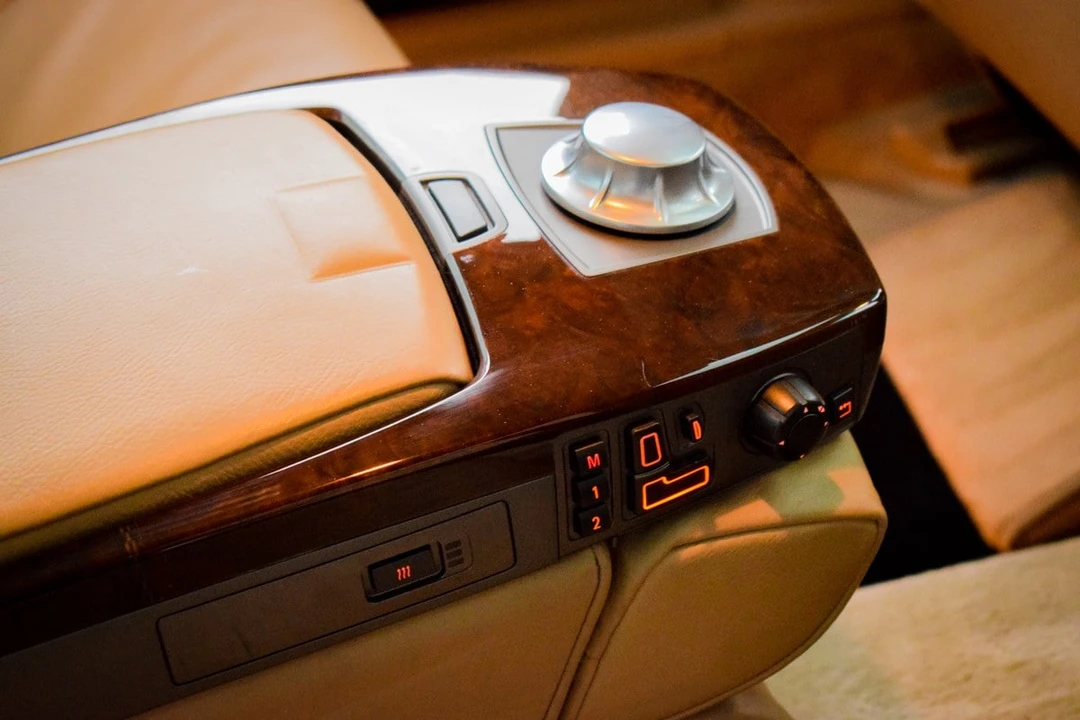2003 BMW E65/E66 750i & 760i Sedan - Image 28 of 30
