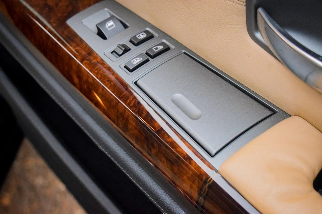 2003 BMW E65/E66 750i & 760i Sedan - Image 25 of 30