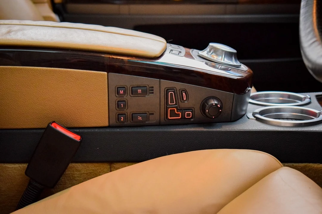 2003 BMW E65/E66 750i & 760i Sedan - Image 16 of 30