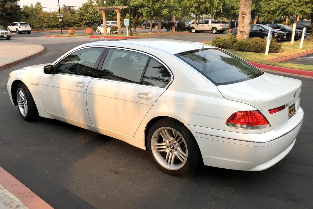 2003 BMW E65/E66 750i & 760i Sedan - Image 11 of 23