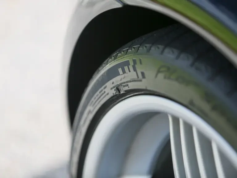 2003 BMW Z8 - Image 25 of 31