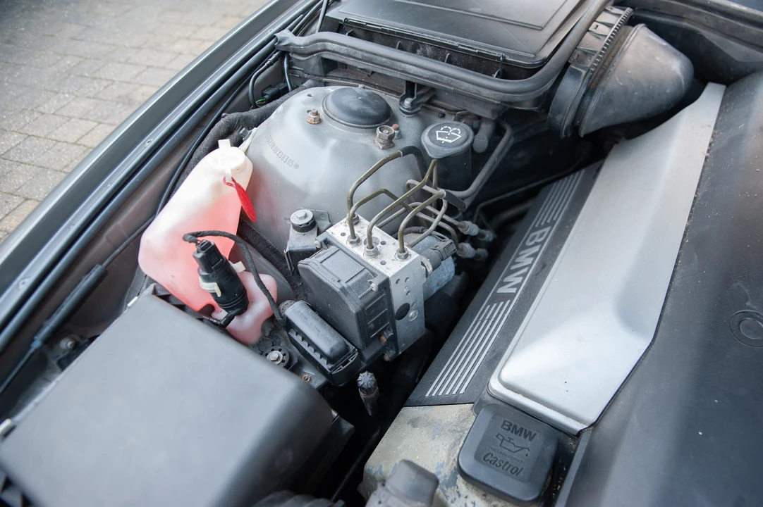2003 BMW E39 540i - Image 5 of 31