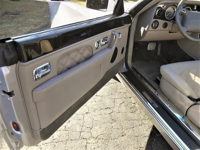 2003 Bentley Azure 1st Gen - Image 17 of 23