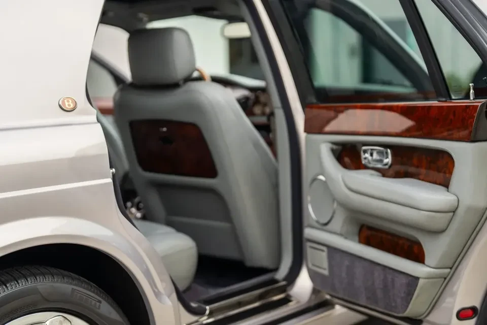 2003 Bentley Arnage R & RL - Image 10 of 10