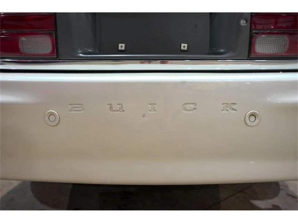 2003 Buick Park Avenue - Image 24 of 31