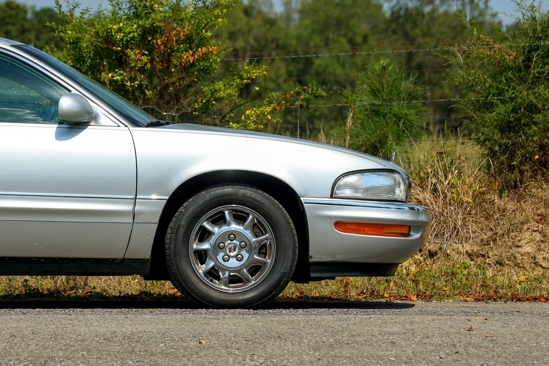 2003 Buick Park Avenue - Image 15 of 31