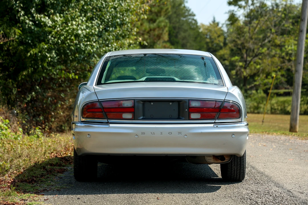 2003 Buick Park Avenue - Image 10 of 31