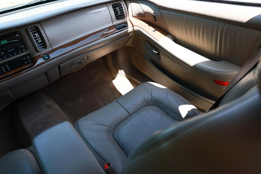 2003 Buick Park Avenue - Image 22 of 31