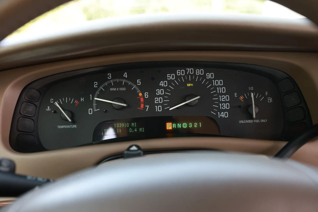 2003 Buick Park Avenue - Image 29 of 31