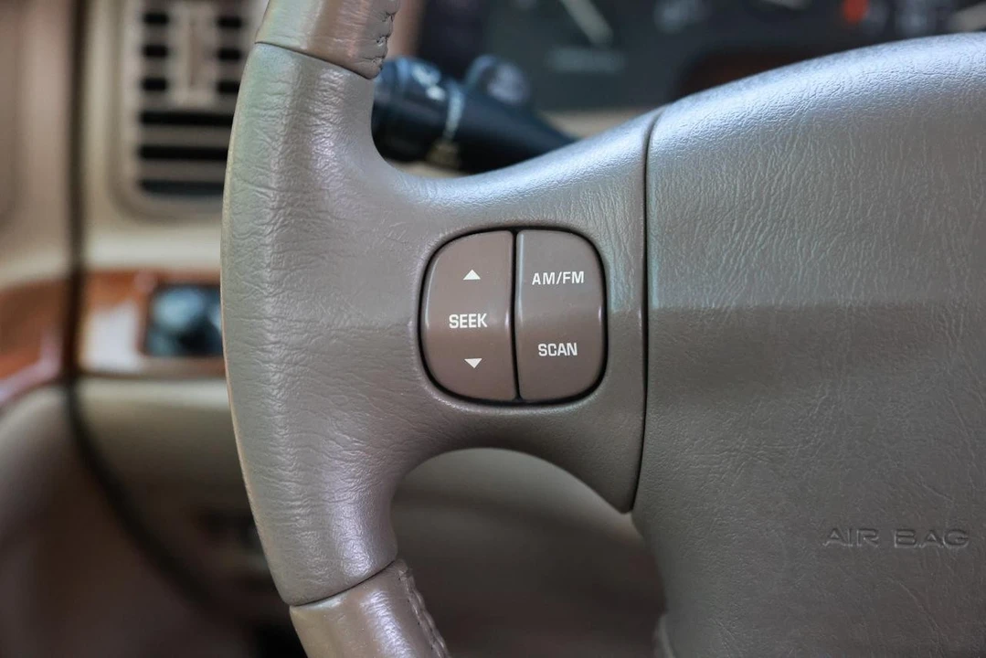 2003 Buick Park Avenue - Image 26 of 31