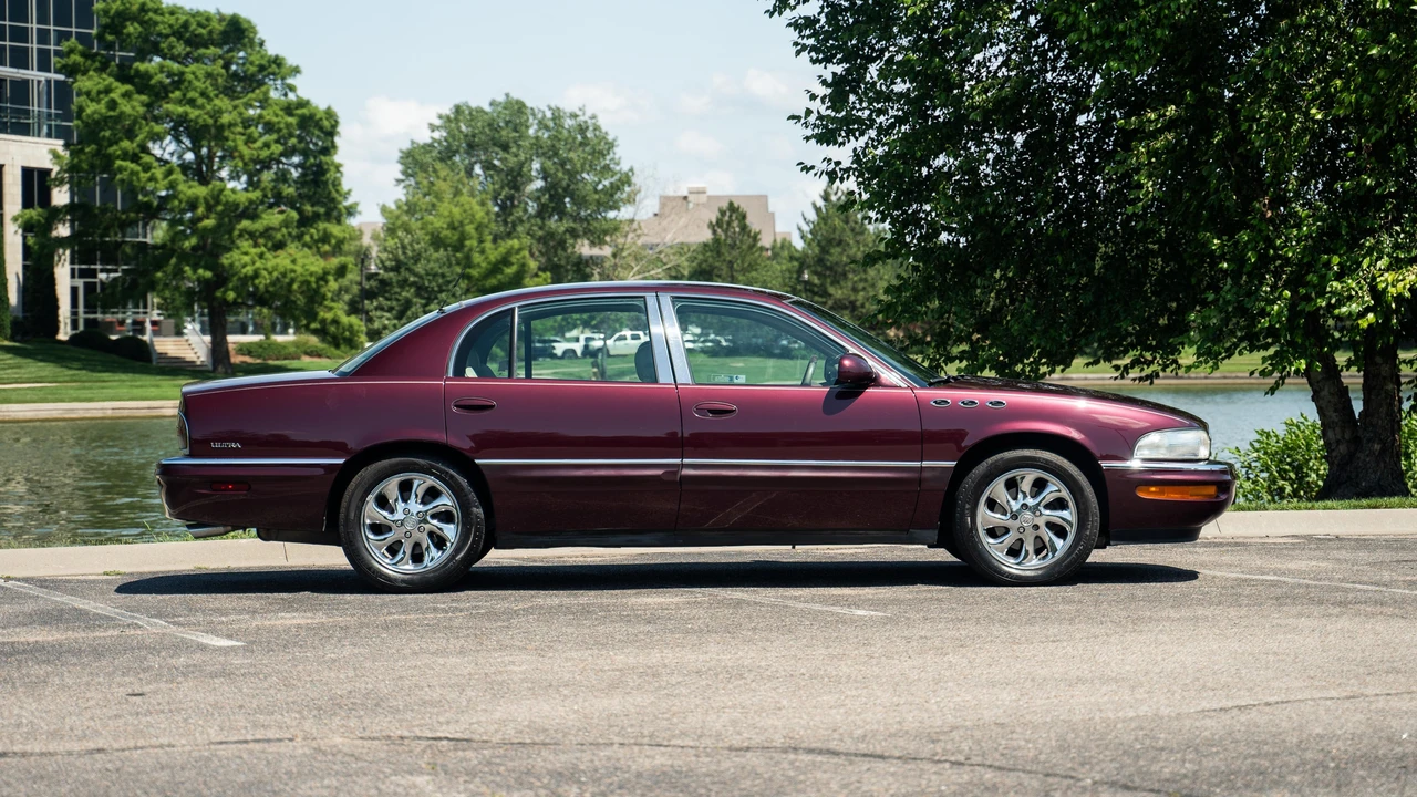 2003 Buick Park Avenue - Image 14 of 31