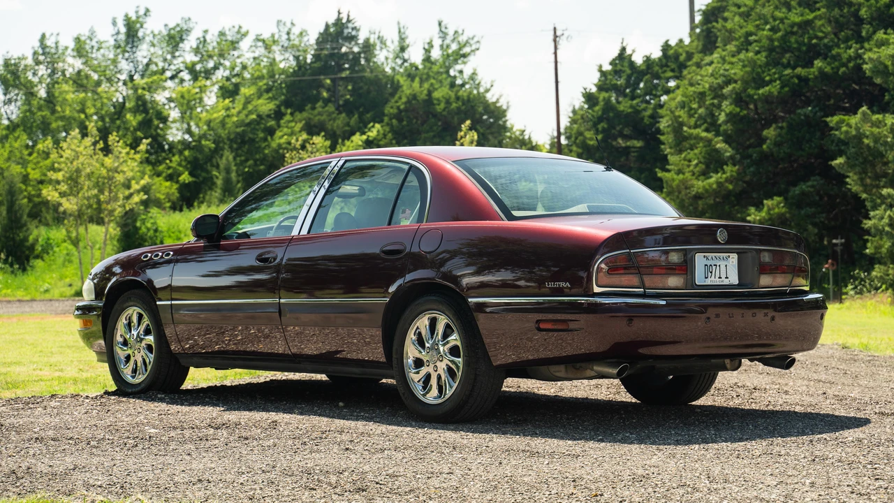 2003 Buick Park Avenue - Image 11 of 31