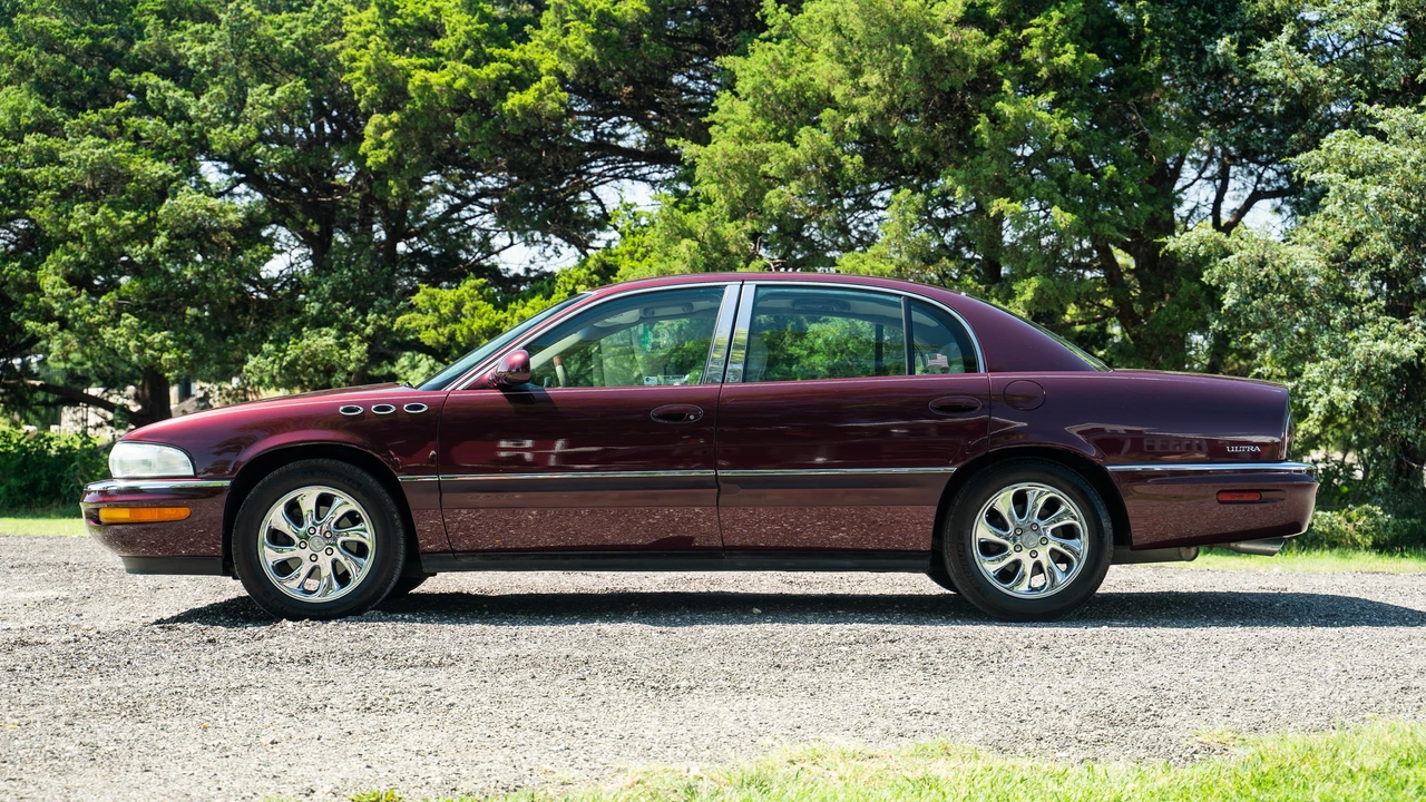 2003 Buick Park Avenue - Image 9 of 31