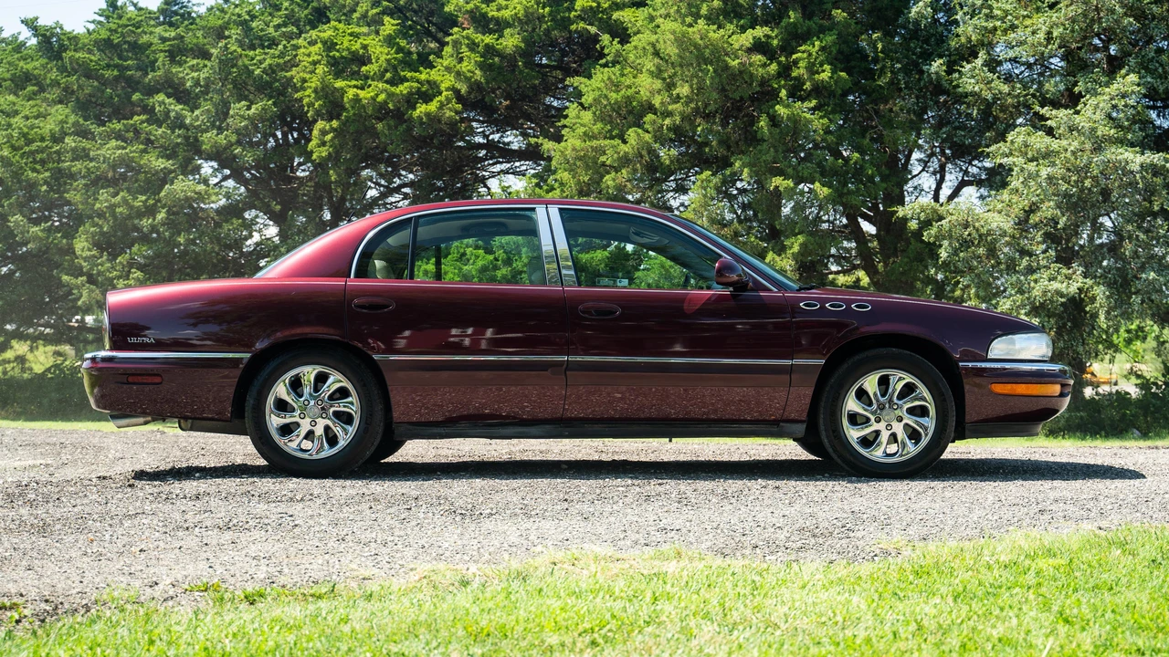 2003 Buick Park Avenue - Image 13 of 31