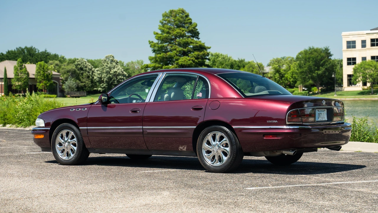2003 Buick Park Avenue - Image 10 of 31