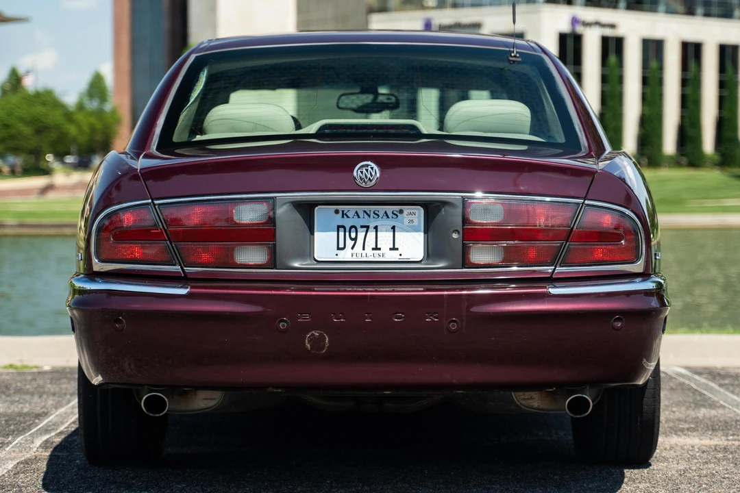 2003 Buick Park Avenue - Image 5 of 31