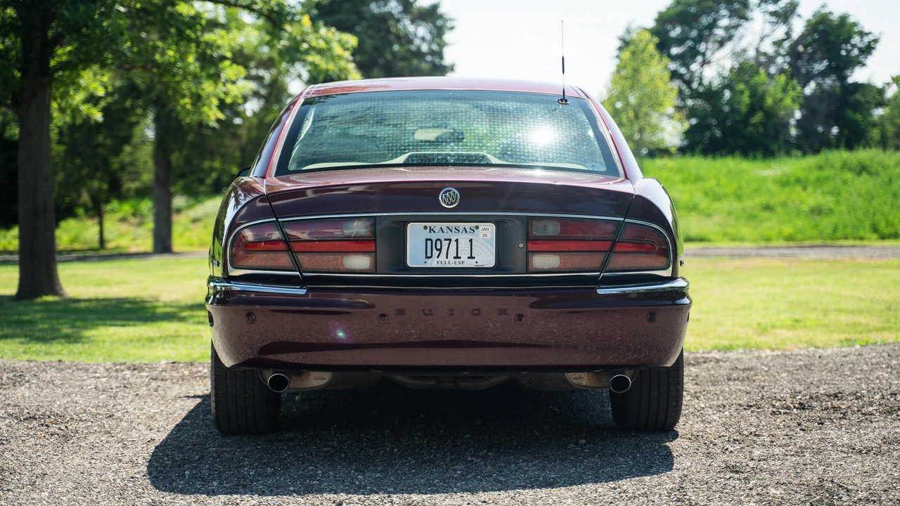 2003 Buick Park Avenue - Image 12 of 31