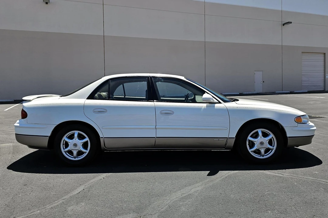 2003 Buick Regal - Image 3 of 31