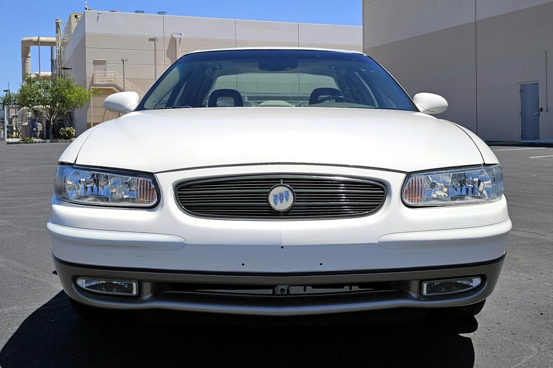 2003 Buick Regal - Image 2 of 31