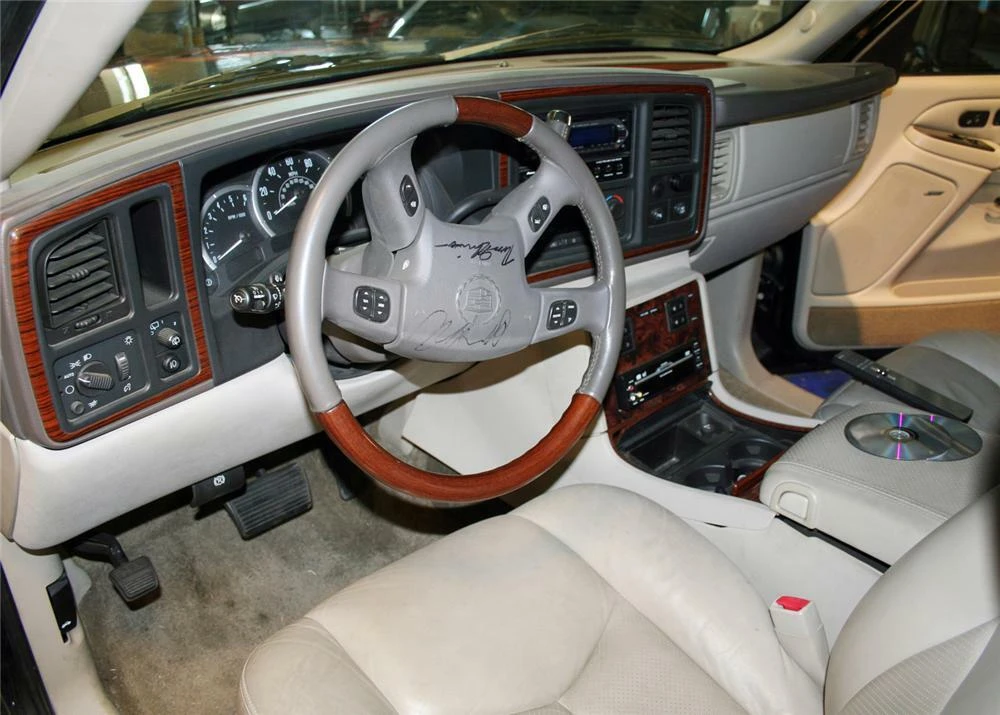 2003 Cadillac Escalade & EXT 2nd Gen - Image 4 of 5
