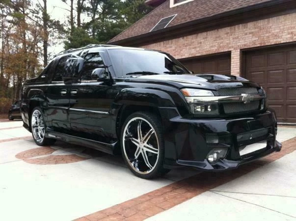 2003 Chevrolet Avalanche - Image 2 of 5