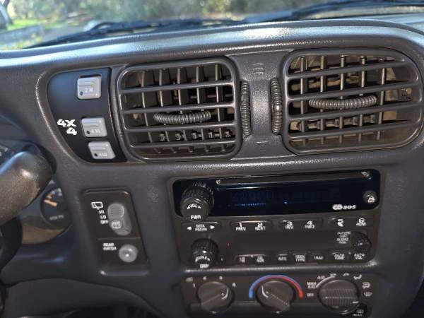 2003 Chevrolet S-10 Blazer 2nd Gen - Image 14 of 16