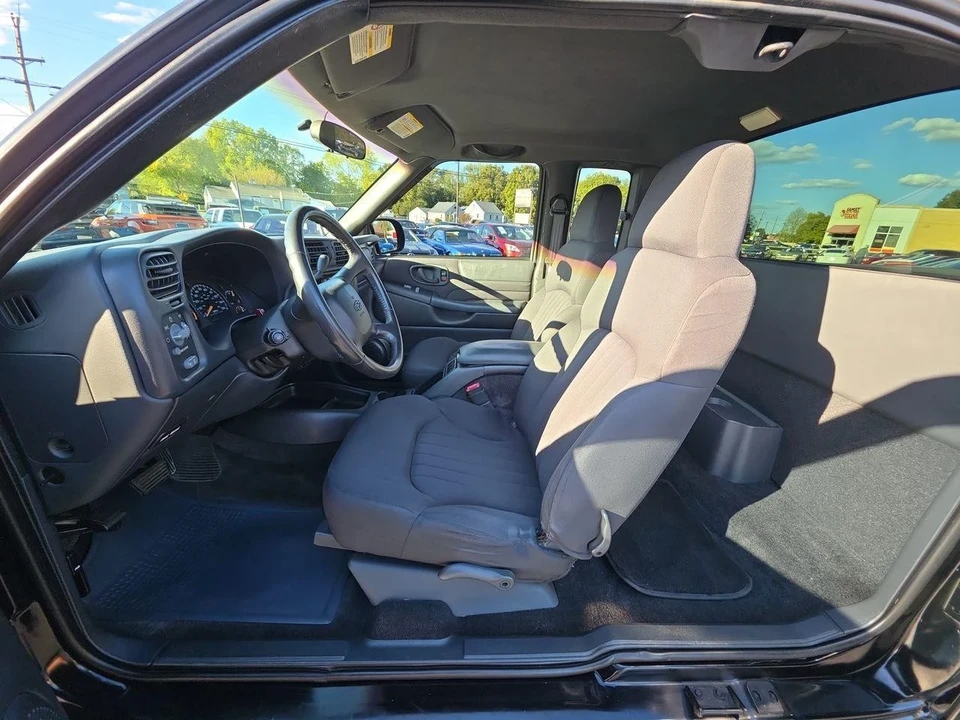 2003 Chevrolet S-10 - Image 3 of 12