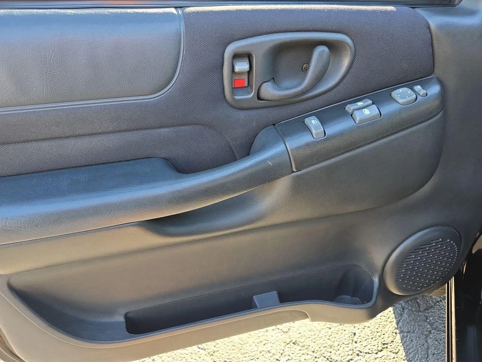 2003 Chevrolet S-10 - Image 5 of 12