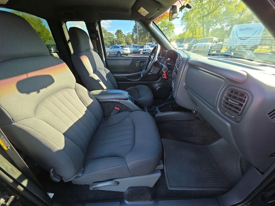 2003 Chevrolet S-10 - Image 8 of 12