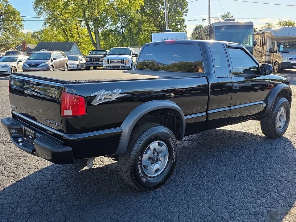 2003 Chevrolet S-10 - Image 2 of 12